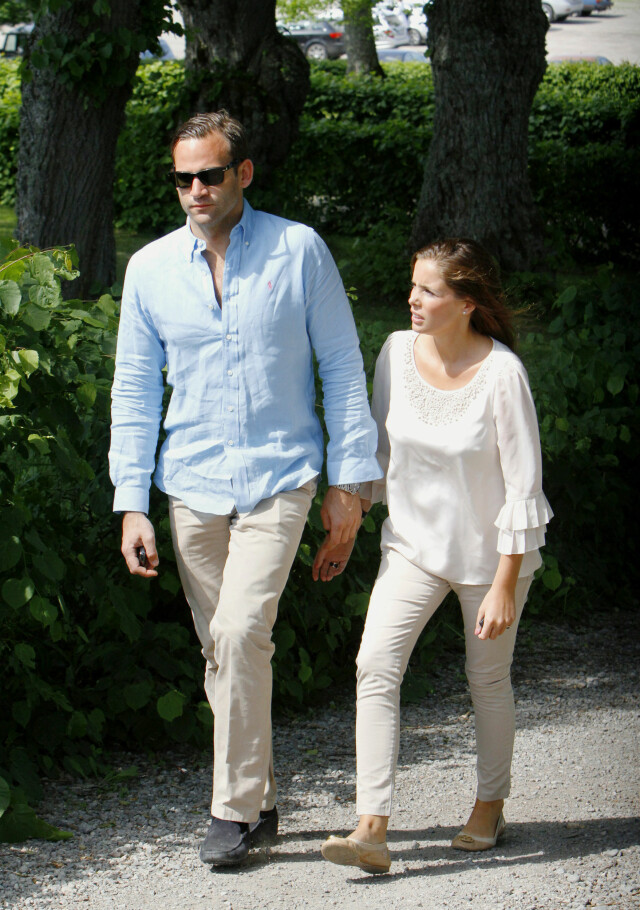 FORELDRE: Jonas Bergström og Stephanie av Klercker har fått en datter. Foto: All Over Press FORELDRE: Jonas Bergström og Stephanie av Klercker har fått en datter. Foto: All Over Press
